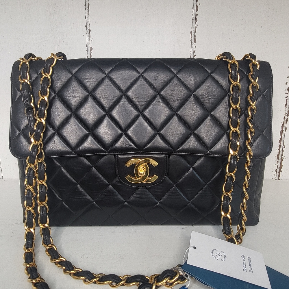 Vintage Chanel jumbo 30